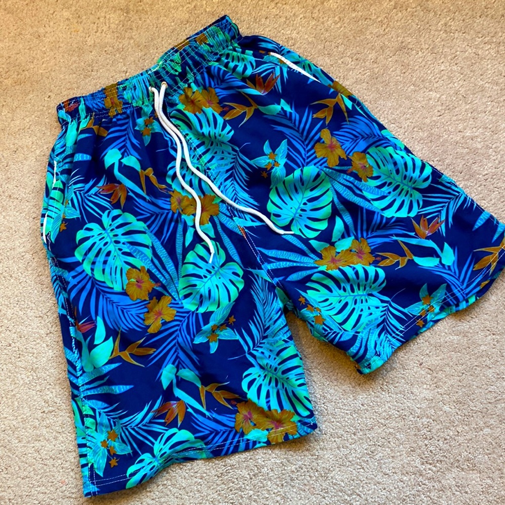 NWOT! Mens swim shorts
